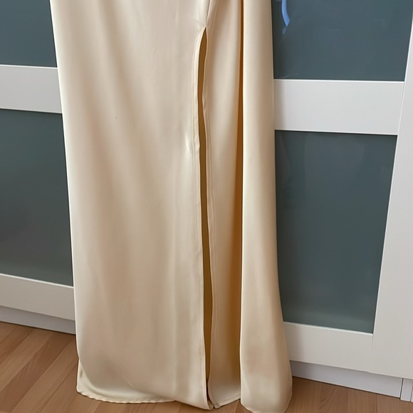 Yellow satin strapless prom dress - Picture 4 of 7